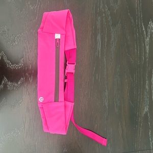 Lulu lemon fast and free run belt size s/m